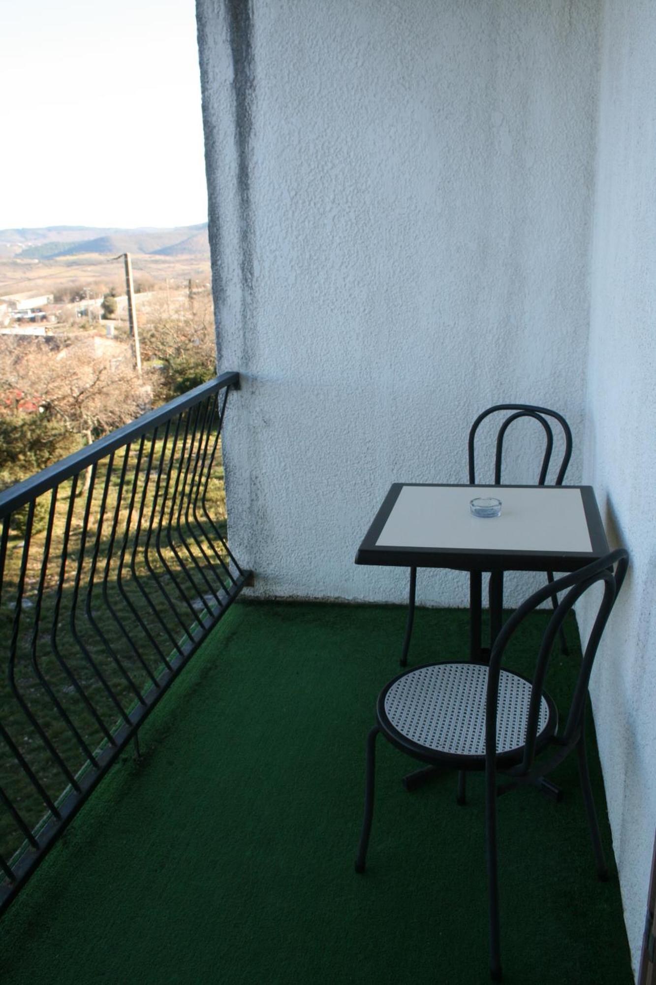 Hotel Les Persedes Lavilledieu  Exteriér fotografie